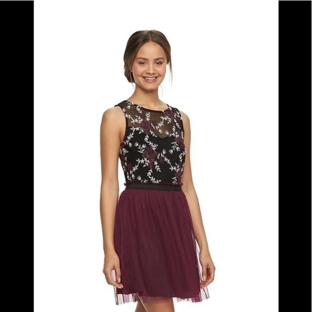 SPEECHLESS floral illusions skater dress-M